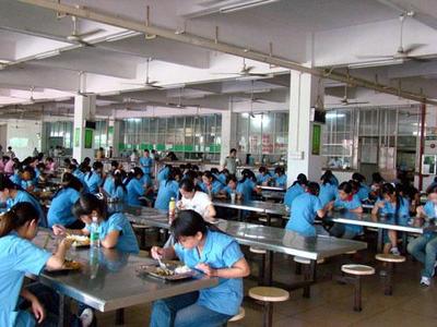 承包萬人工廠餐廳每月50萬承包費，能否賺錢？一份專業財務分析